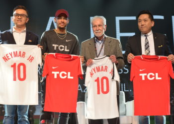 Neymar Jr. was officially welcomed as Global Brand Ambassador of TCL and presented with a Chinese stamp by Sean Zhang, General Manager of Brand Management Center. In exchange, his autographed football shirt was presented to Kevin Wang, Senior Vice President of TCL Corporation and CEO of TCL Multimedia, Sean Zhang, General Manager of Brand Management Center of TCL Corporation and Dr. Affonso Brandao Hennel, joint venture partner of TCL in Brazil.