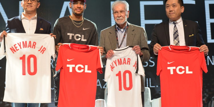 Neymar Jr. was officially welcomed as Global Brand Ambassador of TCL and presented with a Chinese stamp by Sean Zhang, General Manager of Brand Management Center. In exchange, his autographed football shirt was presented to Kevin Wang, Senior Vice President of TCL Corporation and CEO of TCL Multimedia, Sean Zhang, General Manager of Brand Management Center of TCL Corporation and Dr. Affonso Brandao Hennel, joint venture partner of TCL in Brazil.