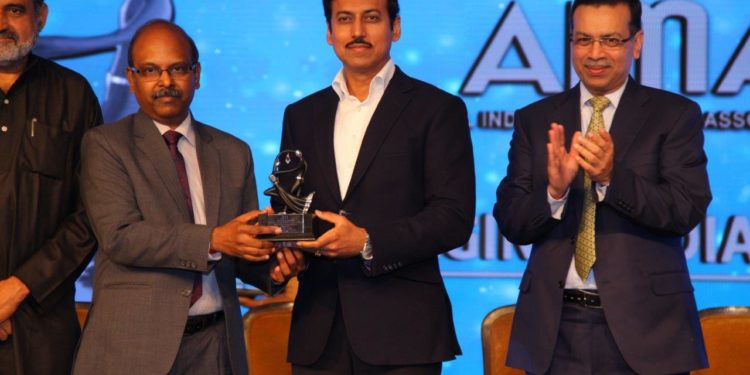 Mr M V Gowtama, CMD, BEL, receiving the All India Management Association
(AIMA) Managing India Award for the ‘Outstanding PSU of the Year’ for BEL
from Col Rajyavardhan Singh Rathore, Minister of State for Youth Affairs &
 Sports (I/C) and Information & Broadcasting, at the awards ceremony held
at New Delhi  recently.