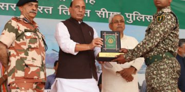 The Union Home Minister, Shri Rajnath Singh presenting a memento to an ITBP personnel, during the inauguration of the several projects, the ITBP 6th Battalion, at Chhapra, in Bihar on April 22, 2018.
	The Chief Minister of Bihar, Shri Nitish Kumar and the DG, ITBP, Shri R.K. Pachnanda are also seen.