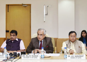 The Vice Chairman, NITI Aayog, Dr. Rajiv Kumar announcing the launch of the Atal New India Challenge, at NITI Aayog, in New Delhi on April 26, 2018.
The Union Minister for Road Transport & Highways, Shipping and Water Resources, River Development & Ganga Rejuvenation, Shri Nitin Gadkari, the Minister of State for Drinking Water and Sanitation, Shri S.S. Ahluwalia and other dignitaries are also seen.