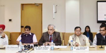 The Vice Chairman, NITI Aayog, Dr. Rajiv Kumar announcing the launch of the Atal New India Challenge, at NITI Aayog, in New Delhi on April 26, 2018.
The Union Minister for Road Transport & Highways, Shipping and Water Resources, River Development & Ganga Rejuvenation, Shri Nitin Gadkari, the Minister of State for Drinking Water and Sanitation, Shri S.S. Ahluwalia and other dignitaries are also seen.