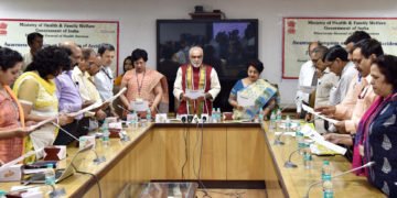 The Minister of State for Health & Family Welfare, Shri Ashwini Kumar Choubey administering the  Pledge to officials of the Ministry, after releasing a handbook on Prevention of Accidents and Awareness of First-Aid as part of Road Safety Week, in New Delhi on April 26, 2018.