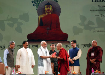 The Prime Minister, Shri Narendra Modi presenting the Vaishakh Sammaan Prashasti Patra to the Central Institute of Higher Tibetan Studies, Sarnath; and the All India Bhikshu Sangha, Bodh Gaya, at the inauguration of Buddha Jayanti Celebrations, in New Delhi on April 30, 2018.
	The Minister of State for Culture (I/C) and Environment, Forest & Climate Change, Dr. Mahesh Sharma and the Minister of State for Home Affairs, Shri Kiren Rijiju are also seen.