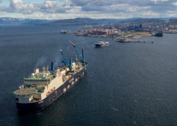 The Saipem Castorone pipelaying vessel at Mongstad. (Photo: Espen Rønnevik / Roar Lindefjeld / Woldcam)