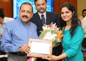 The Minister of State for Development of North Eastern Region (I/C), Prime Ministers Office, Personnel, Public Grievances & Pensions, Atomic Energy and Space, Dr. Jitendra Singh felicitating the Civil Services Toppers (2017), in New Delhi on May 01, 2018.