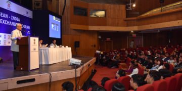 The Chief Election Commissioner, Shri O.P. Rawat interacting with the students from abroad, in New Delhi on May 07, 2018.