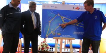 L-R Jt. Managing Director Procam International Vivek B Singh, Dr. Vivek Jawali, Chairman, Dept. of Cardio Vascular Sciences & Chief Cardiothoracic & Vascular Surgeon, Fortis Hospitals and Race Director, Hugh Jones.