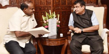 The Chief Minister of Karnataka, H.D. Kumaraswamy meeting the Union Minister for Road Transport & Highways, Shipping and Water Resources, River Development & Ganga Rejuvenation, Nitin Gadkari, to discuss various issues pertaining to State, in New Delhi on June 18, 2018.