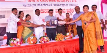Mr. A. Manjunath, MLA - Magadi, Ms. Venkateshamma R,President, Town Munciple corporation-Bidadi, Mr. Gangemare Gowda, Deputy Director of Public Instruction - Ramanagara along with Mr. Naveen Soni, Vice President - Toyota Kirloskar Motor, along with other dignitaries handing over the key to the newly constructed hostel to the Timmegowdanadoddi government school authorities.