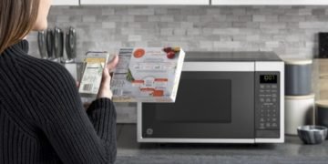 GE Appliances is launching its new GE Smart Countertop Microwave with Scan-to-Cook Technology. (Photo: GE Appliances, a Haier company)