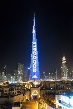 Worlds highest Football Live Scoreboard on Emaars Burj Khalifa in Dubai (PRNewsfoto/Emaar)