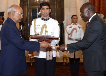 The High Commissioner-designate of the Republic of Kenya, Mr. Willy Kipkorir Bett presenting his credentials to the President, Shri Ram Nath Kovind, at Rashtrapati Bhavan, in New Delhi on July 11, 2018.