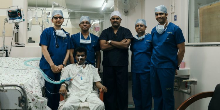Left to right- Dr. Syed Tousheed, Pulmonologist, Narayana Health City, Dr. Julius Punnen, Heart & Lung Transplant Surgeon, Narayana Health City,  Dr. Sanjay OP, Transplant Pulmonologist, Narayana Health City , Dr. Basha Khan, Transplant Pulomonologist , Narayana Health City and Dr. Varun Shetty, Cardiothoracic Surgeon, Narayana Health City along with the patient who underwent the double lung transplant at Narayana Health City.