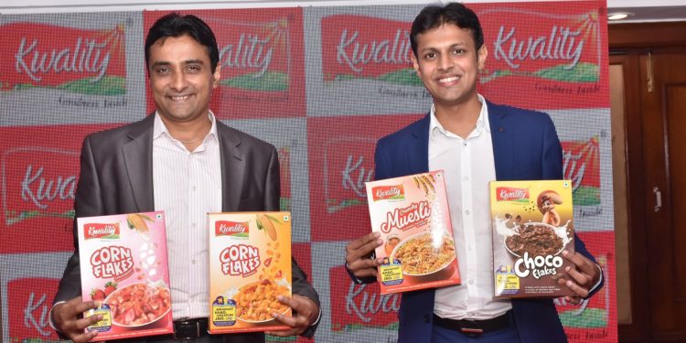 Mr. Naresh Pagariya, Managing Director, Pagariya Food Pvt. Ltd and Mr.Dheeraj Jain, Director Sale and Marketing, Pagariya Food Pvt. Ltd launching “Breakfast Cereals” in Bengaluru.