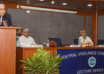 The former Chairman of SEBI, M. Damodaran delivering the 34th lecture of the “Lecture Series”, organised by the Central Vigilance Commission (CVC), in New Delhi on August 21, 2018. The Central Vigilance Commissioner. K.V. Chowdary and the Vigilance Commissioners, Dr. T.M. Bhasin and Sharad Kumar are also seen.