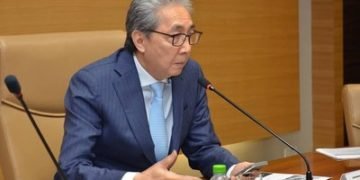 Thailands Deputy Prime Minister Dr. Somkid Jatusripitak met with the heads of 14 overseas offices of Thailand Board of Investment, instructing on investment promotion to emphasize on 3 national agendas - competitiveness, disparity reduction, and sustainability (PRNewsfoto/Thailand Board of Investment (B)