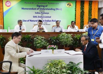 The Chairman, Railway Board, Ashwani Lohani and the CMD, GAIL, B.C. Tripathi witnessing the signing ceremony of an MoU between Ministry of Railways and GAIL for the use of Natural Gas in Railway Workshop & Production Units of Railway, in New Delhi on August 30, 2018.