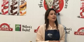 Celebrity Chef Amrita Raichand at Jersey Thickshake Healthy Snacking Ideas Workshop In Bangalore today... Chef Amrita Raichand also
showcased couple of recipes using Jersey Thickshakes at Godrej Nature’s Basket.FWM