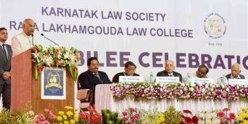 The President, Ram Nath Kovind addressing at the Platinum Jubilee Celebration of Karnataka Law Society & Raja Lakhamgouda Law College, at Belagavi, in Karnataka on September 15, 2018. The Governor of Karnataka, Shri Vajubhai Vala and other dignitaries are also seen.