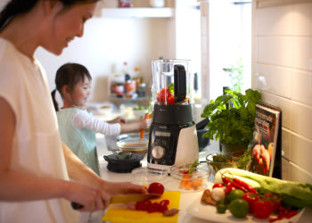 Philips has a wide range of kitchen appliances, including slow juicers, blenders and centrifugal juicers that make it easy to prepare nourishing and tasty meals at home.