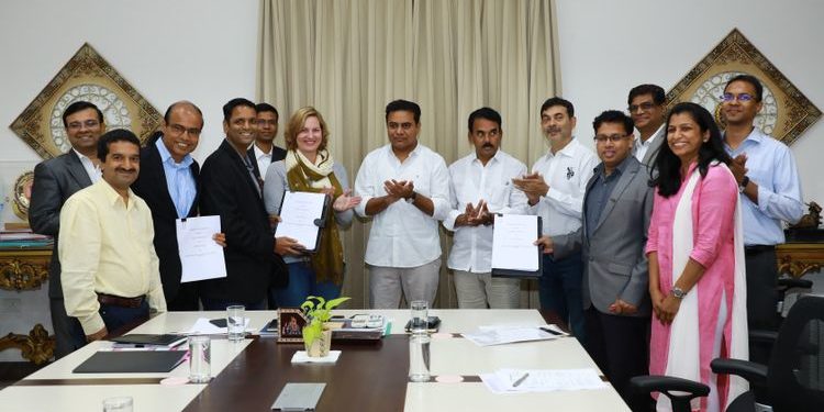 FirstBuild and T-Works sign a Memorandum of Understanding (MOU) on Sept. 11 in the presence of Sri K.T. Rama Rao, the Honorable Minister for IT for the state of Telangana, and Melanie Cook, Chief Operating Officer, GE Appliances, a Haier company. The MOU is signed by Sujai Karampuri, Chief Executive Officer of T-Works, and Chandramouli Vijjhala, Chief Information Officer, India, GE Appliances.