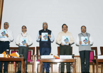 The Union Minister for Science & Technology, Earth Sciences and Environment, Forest & Climate Change, Dr. Harsh Vardhan at the launch of the Air Quality Emergency Early Warning System, in New Delhi on October 15, 2018.
The Secretary, Ministry of Earth Sciences, Dr. M. Rajeevan and other dignitaries are also seen.