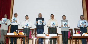 The Union Minister for Science & Technology, Earth Sciences and Environment, Forest & Climate Change, Dr. Harsh Vardhan at the launch of the Air Quality Emergency Early Warning System, in New Delhi on October 15, 2018.
The Secretary, Ministry of Earth Sciences, Dr. M. Rajeevan and other dignitaries are also seen.