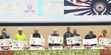 The Prime Minister, Shri Narendra Modi at the Silver Jubilee Foundation Day function of the National Human Rights Commission, in New Delhi on October 12, 2018.
The Union Home Minister, Shri Rajnath Singh, the Minister of State for Communications (I/C) and Railways, Shri Manoj Sinha and other dignitaries are also seen.