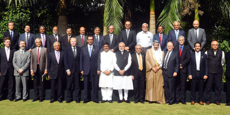The Prime Minister, Shri Narendra Modi with the CEOs and Experts from Oil and Gas sector, from India and abroad, in New Delhi on October 15, 2018.
	The Union Minister for Petroleum & Natural Gas and Skill Development & Entrepreneurship, Shri Dharmendra Pradhan and the Vice-Chairman NITI Aayog Dr. Rajiv Kumar are also seen.