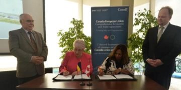 from left to right: Mr. Lucian Rusu, Vice-President of Romatom and representative of Walter Tosto, Mrs. Mihaela Stiopol, Administrative Director of Romatom, Mrs. Marina Oeyangen, Director of Operations, Organization of Canadian Nuclear Industries, H.E. Kevin Hamilton, Ambassador of Canada to Romania