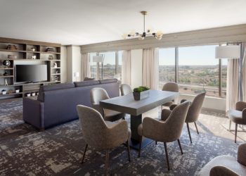 Phoenix Airport Marriott just completed Phase I of its renovation, including all guest rooms and suites. (Photo: Business Wire)