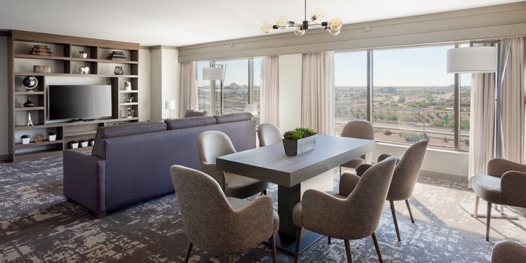 Phoenix Airport Marriott just completed Phase I of its renovation, including all guest rooms and suites. (Photo: Business Wire)