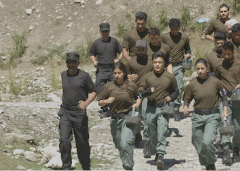 ICS 1 - Contestants running with trainer