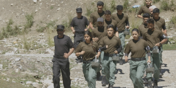 ICS 1 - Contestants running with trainer