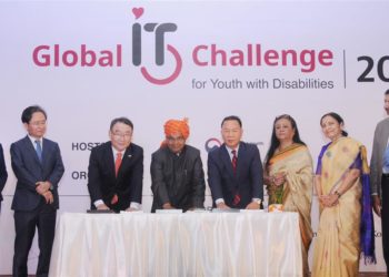 The Union Minister for Social Justice and Empowerment, Thaawar Chand Gehlot at the presentation of the awards to the winners of the “Global IT Challenge for Youth with Disabilities, 2018”, organised by the DEPwD, Ministry of Social Justice & Empowerment, in New Delhi on November 11, 2018. The Secretary, DEPwD, Smt. Shakuntala Doley Gamlin and other dignitaries are also seen.