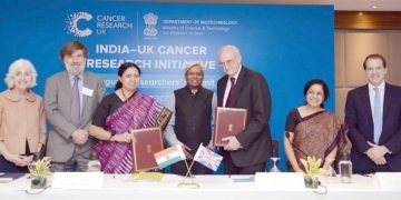 The Secretary of Department of Biotechnology, Dr. Renu Swarup and the Chairman, Cancer Research UK, Prof. Sir Leszek Borysiewicz signed the Memorandum of Understanding (MoU) on “India-UK Cancer Research Initiative for Affordable Approaches to Cancer”, in New Delhi on November 14, 2018. The Principal Scientific Adviser to the Government of India, Prof. K. Vijay Raghavan is also seen.