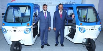 (From L to R): Mr. Mahesh Babu, CEO Mahindra Electric and Dr. Pawan Goenka, Managing Director, Mahindra and Mahindra Ltd and Chairman, Mahindra Electric Mobility Ltd at the launch of electric 3 wheeler range Treo and Treo Yaari in Bengaluru