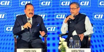 The Minister of State for Development of North Eastern Region (I/C), Prime Minister’s Office, Personnel, Public Grievances & Pensions, Atomic Energy and Space, Dr. Jitendra Singh and the Renowned Cardiologist, Dr. Naresh Trehan at “India Health Summit 2018”, in New Delhi on November 29, 2018.