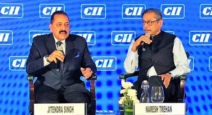 The Minister of State for Development of North Eastern Region (I/C), Prime Minister’s Office, Personnel, Public Grievances & Pensions, Atomic Energy and Space, Dr. Jitendra Singh and the Renowned Cardiologist, Dr. Naresh Trehan at “India Health Summit 2018”, in New Delhi on November 29, 2018.