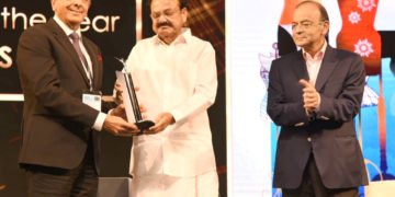 The Vice President, Shri M. Venkaiah Naidu giving away the Emerging Company of the year Award to Page Industries, at the Economic Times Awards 2018 for Corporate Excellence, in Mumbai on November 17, 2018.
The Union Minister for Finance and Corporate Affairs, Shri Arun Jaitley is also seen.