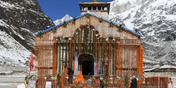 The Prime Minister,  Narendra Modi offering prayers at Kedarnath Temple, in Uttarakhand on November 07, 2018.