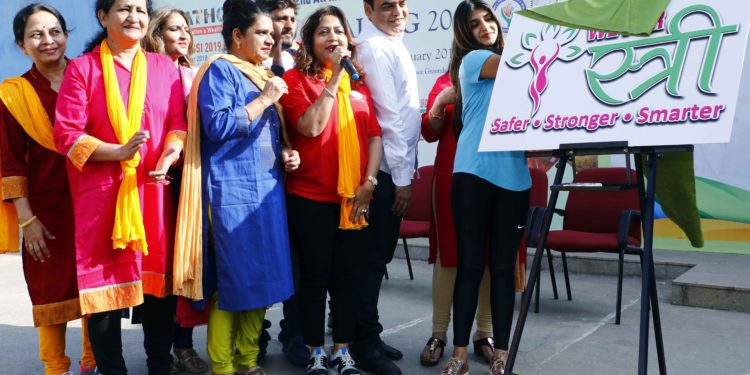 Dr. Nandita Palshetkar, President Elect, FOGSI and Ms. Sreeleela, Actress, Youth Icon & Ambassador of “SweetHeart” project unveiling the logo of FOGSI 2019 "We for Stree" in the presence of Dr. Hema Divakar, Organising Chairman, AICOG 2019; Dr. Sheela V. Mane, Organising Secretary, AICOG 2019; Shri. C. N. Ashwath Narayan, Hon'ble MLA, Malleshwaram; Mr. Viraat, Actor & Supporter of Women’s Health; Mr. A. P. Arjun, Director & Supporter of Women’s Health during the Walkathon organized by FOGSI and BSOG from Freedom Park to mark the 62nd All India Congress of Obstetrics and Gynaecology (AICOG 2019) which will be held from 8-12 January 2019 in Bengaluru.