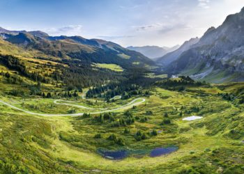 Schweiz. ganz natuerlich.
Morgenpanorama auf der Grossen Scheidegg mit Blick Richtung Grindelwald.

Switzerland. get natural. 
Morning panorama on the Grosse Scheidegg with view towards Grindelwald.

Copyright by: Switzerland Tourism - By-Line: swiss-image.ch/Martin Maegli