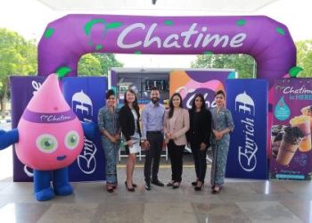 (Second from left) Malaysia Airlines’ Head of Customer Experience, Lau Yin May; Enrich Lead, Amiroel Shazrie Yussof; Executive Director Chatime Malaysia, Widayu Latiff and Group Managing Director Chatime Malaysia, Aliza Ali  at Malaysia Airlines’ Headquarters in Sepang.