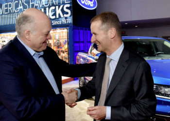 Volkswagen CEO Dr. Herbert Diess (right) and Ford CEO Jim Hackett. They confirmed that the companies intend to develop commercial vans and medium-sized pickups for global markets beginning as early as 2022.