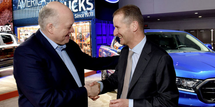 Volkswagen CEO Dr. Herbert Diess (right) and Ford CEO Jim Hackett. They confirmed that the companies intend to develop commercial vans and medium-sized pickups for global markets beginning as early as 2022.
