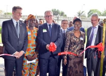 Dr. Dirk Mampe, Vice President Business Management Personal Care Solutions Europe, BASF; Mr. Lekan Ogunbowale, Director of Industry, Lagos State; Dr. Stefan Traumann, German Consul General; Mr. Donato Sudati, Head of Sales, Personal Care Europe, Emerging Markets, BASF; Mrs. Ijeoma Nwankwo, Director, Drug Evaluation & Research, NAFDAC; Dr. Jean-Marc Ricca, Managing Director, BASF West Africa.

*NAFDAC - National Agency for Food and Drug Administration and Control