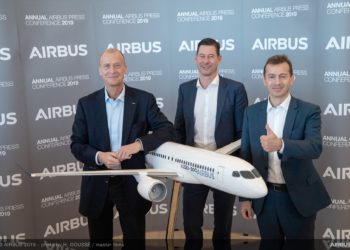Annual Press Conference 2019 - Tom Enders Harald Wilhelm and Guillaume Faury
From left to right :
Tom Enders, Chief Executive Officer of Airbus
Harald Wilhelm, Chief Financial Officer, Airbus
Guillaume Faury, President Airbus Commercial Aircraft
with A220-300 model