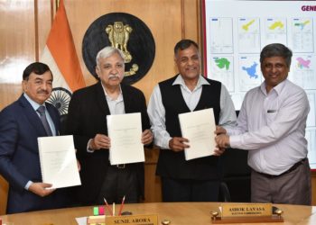 The Head of the Indian Statistical Institute (ISI), Delhi Centre, Prof. Abhay G. Bhatt presenting its Report on Sample Size of Voter Verifiable Paper Audit Trail (VVPAT) counting to the Chief Election Commissioner, Sunil Arora and the Election Commissioners, Ashok Lavasa and Sushil Chandra, in New Delhi on March 22, 2019.